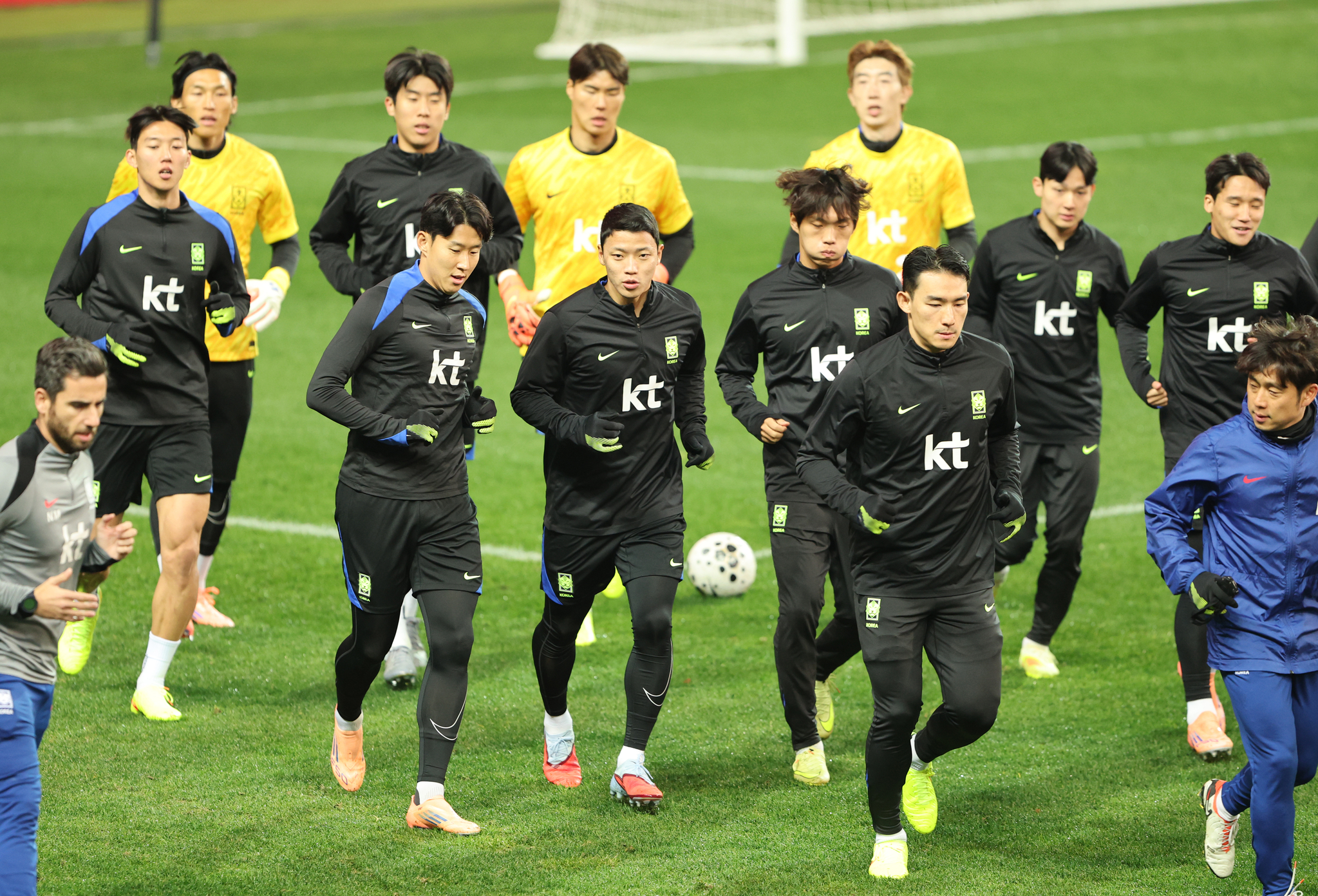 축구대표팀은 고지대 적응을 위한 리브 하이-트레인 로우 원칙을 따라 상대적 저지대에서 평가전을 치른다. 뉴스1