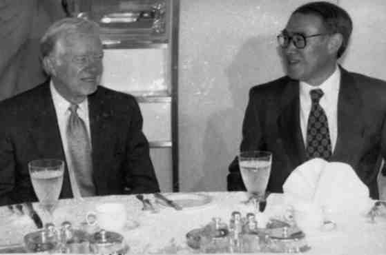 1994년 6월 15일 지미 카터 전 미국 대통령이 방한했을 당시 이홍구 국토통일원 장관과 환담을 진행하고 있다. 연합뉴스