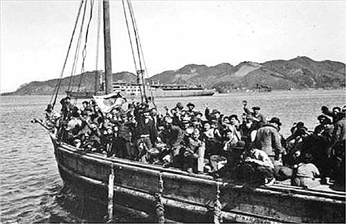광복 이후 일본에서 고향으로 돌아가려는 사람들로 귀국선마다 인산인해를 이뤘다. 사진 알렉산더 턴불 도서관