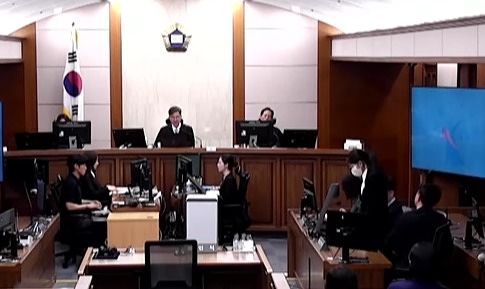 김건희 여사가 지난달 28일 오후 서울 서초구 서울고등법원에서 열린 자본시장과 금융투자업에 관한 법률 위반, 정치자금법 위반, 특정범죄 가중처벌 등에 관한 법률 위반 혐의 2심 선고 공판에서 선고를 받고 있다. 뉴스1