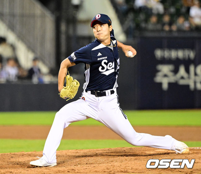 [OSEN=잠실, 지형준 기자] 6일 서울 잠실야구장에서 2026 신한 SOL KBO리그 LG 트윈스와 두산 베어스의 경기가 열렸다.LG는 임찬규, 두산은 최승용을 선발투수로 내세웠다.6회말 두산 최주형이 역투하고 있다. 2026.05.06/ jpnews@osen.co.kr