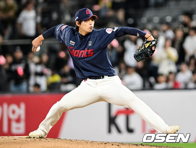 [OSEN=수원, 조은정 기자]6일 경기도 수원 KT위즈파크에서 2026 신한 SOL KBO리그 KT 위즈와 롯데 자이언츠의 경기가 열렸다.이날 KT는 보쉴리, 롯데는 비슬리를 선발투수로 내세웠다.9회말 롯데 구승민이 역투하고 있다. 2026.05.06 /cej@osen.co.kr