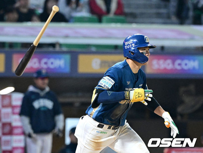 [OSEN=인천, 최규한 기자] 7일 인천 SSG랜더스 필드에서 ‘2025 신한 SOL Bank KBO리그’ SSG 랜더스와 NC 다이노스의 경기가 열렸다.홈팀 SSG은 타케다 쇼타, 방문팀 NC는 커티스 테일러를 선발로 내세웠다.4회초 1사 1, 3루 상황 NC 김주원이 역전 1타점 적시타를 날리고 있다. 2026.05.07 / dreamer@osen.co.kr