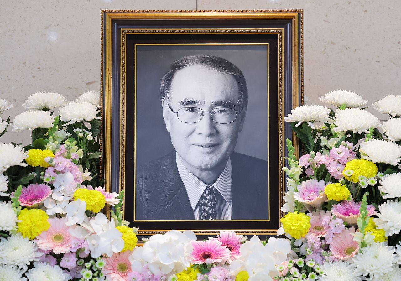 5일 서울 송파구 서울아산병원 장례식장에 이날 별세한 이홍구 전 국무총리의 빈소가 마련되어 있다. 연합뉴스 