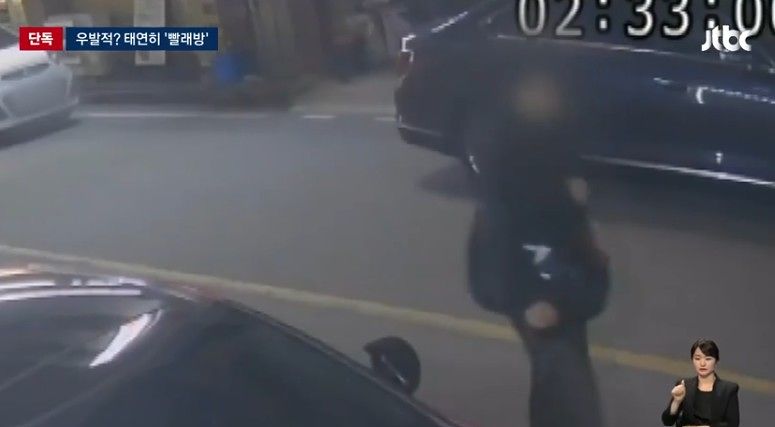 살인·살인미수 혐의로 긴급체포된 장모(24·남)씨가 지난 5일 범행 후 무인 빨래방을 향해 걷는 모습. 사진 JTBC 캡처