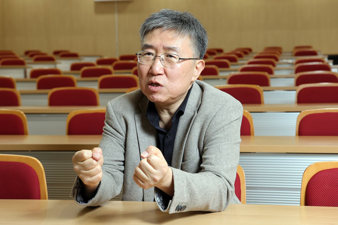 장하준 런던대 교수를 지난달 30일 서울 흑석동 중앙대학교에서 만났다. 강정현 기자