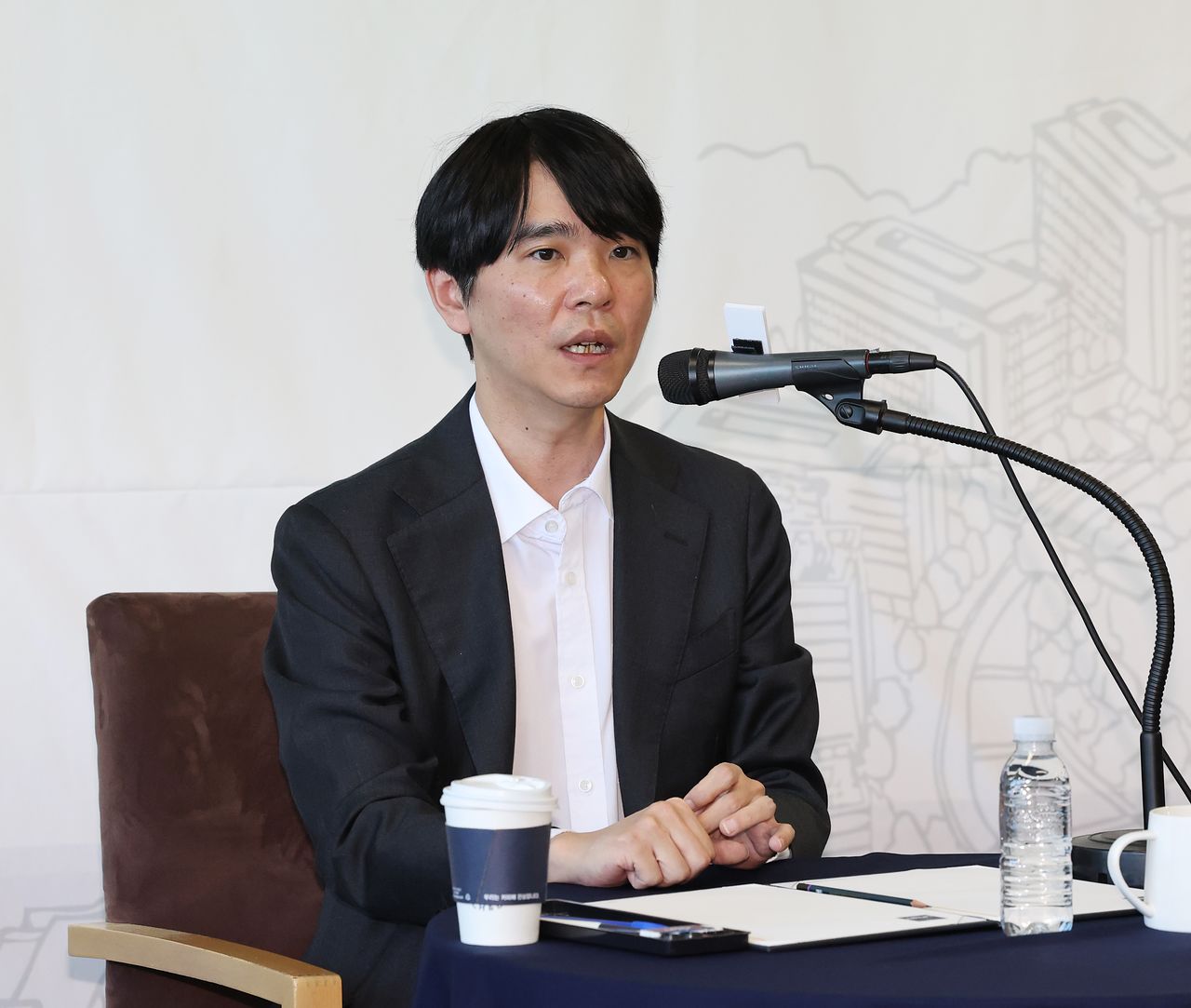 질문에 답하는 이세돌 교수. 연합뉴스