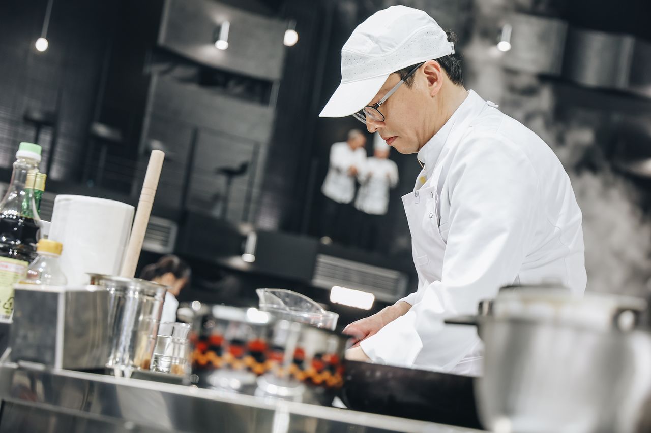 지난 13일 넷플릭스 요리 서바이벌 예능 '흑백요리사' 시즌 2가 백수저 재도전자 최강록 셰프의 우승으로 막을 내렸다. 사진 넷플릭스