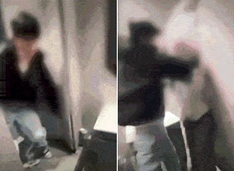 경기 수원시 한 술집 내 여자 화장실에서 한 남성이 여성을 폭행했다. 사진 JTBC ‘사건반장’ 캡처