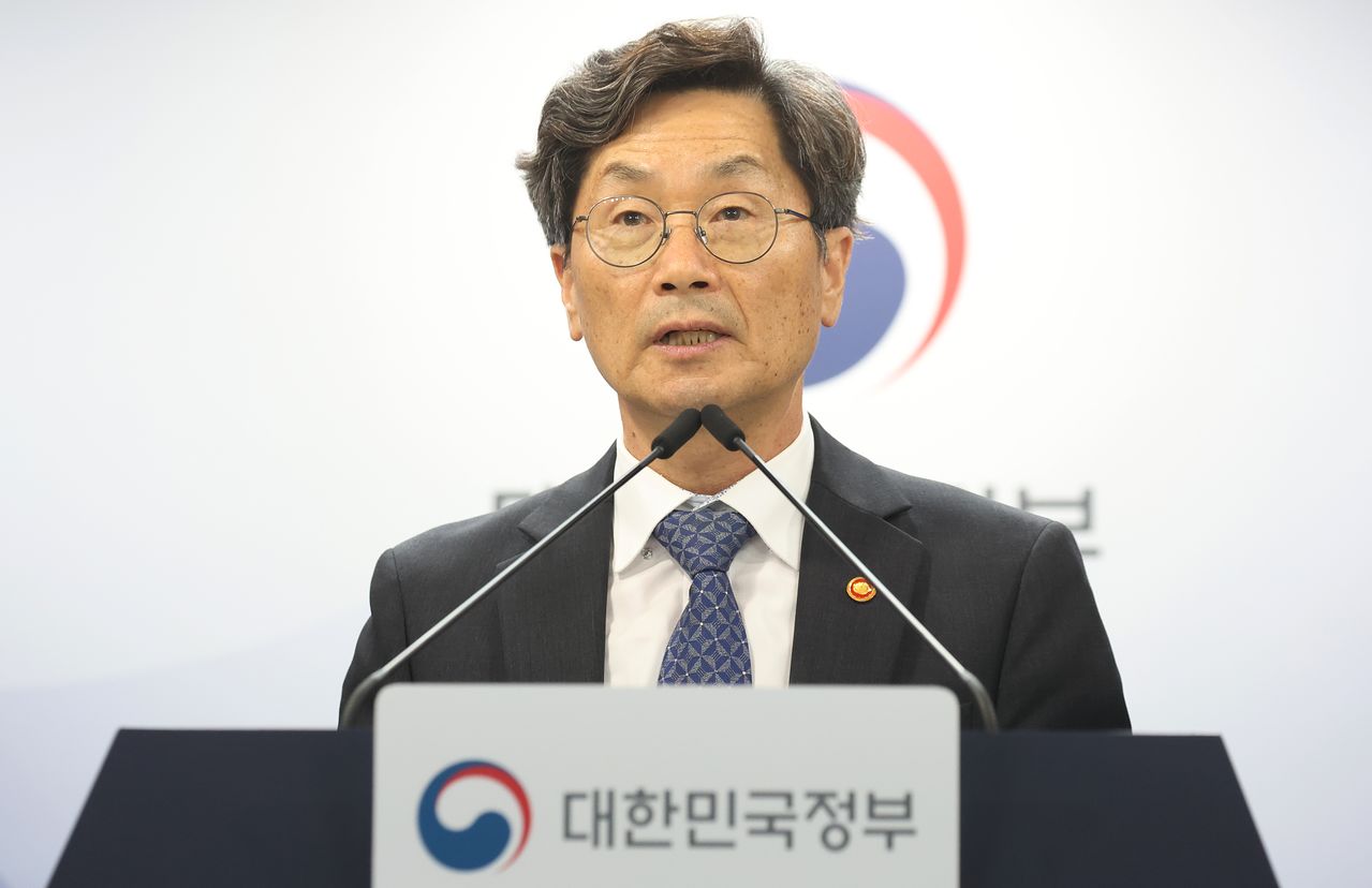 국민권익위원회(위원장 정일연)는 8일 정승윤 전 권익위 부위원장이 특정 사건을 처리하는 과정에서 부당하게 개입해 경찰에 수사를 의뢰했다고 밝혔다. 뉴스1