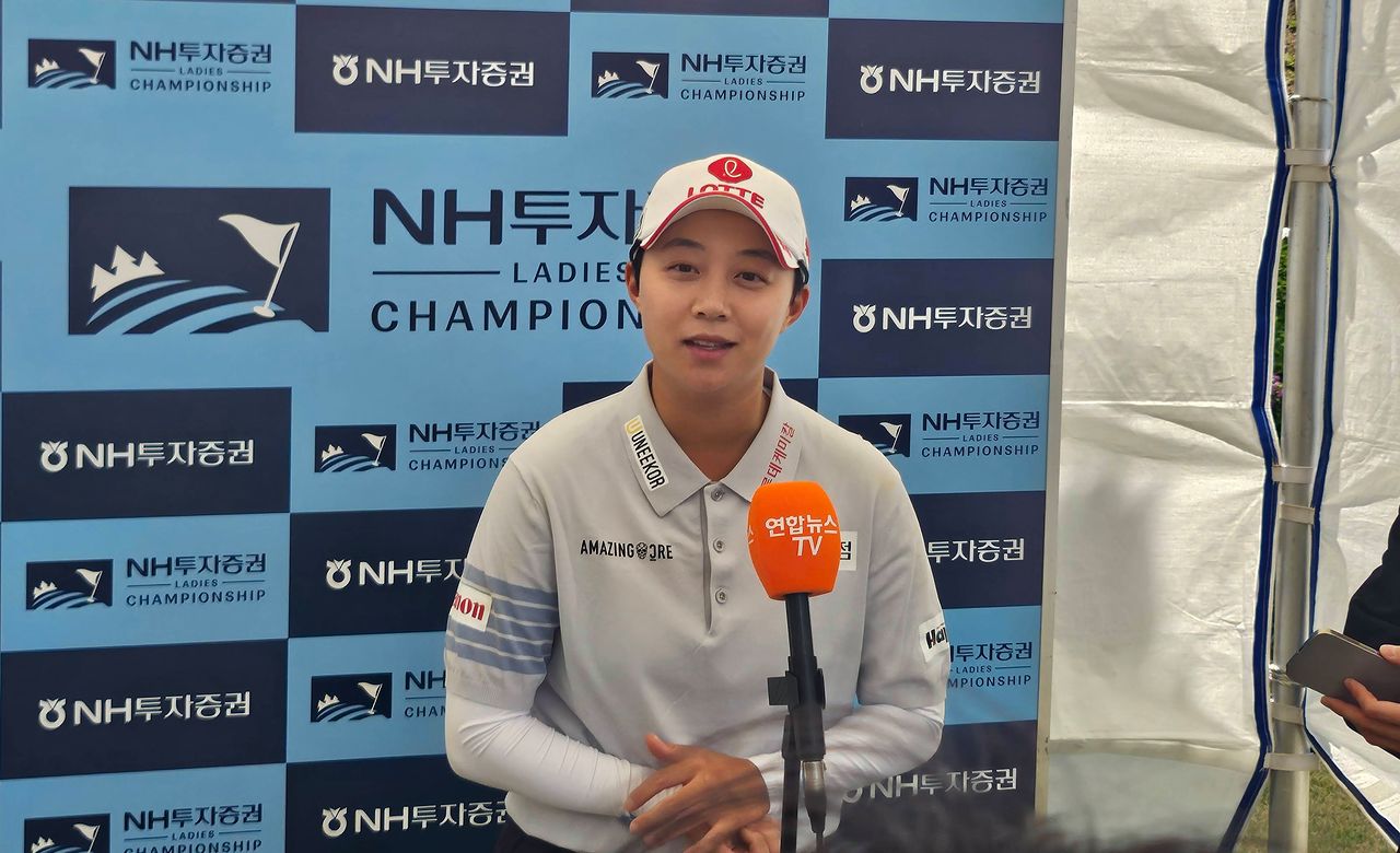 김효주가 8일 KLPGA 투어 NH투자증권 레이디스 챔피언십 1라운드를 마치고 인터뷰를 하고 있다. 고봉준 기자
