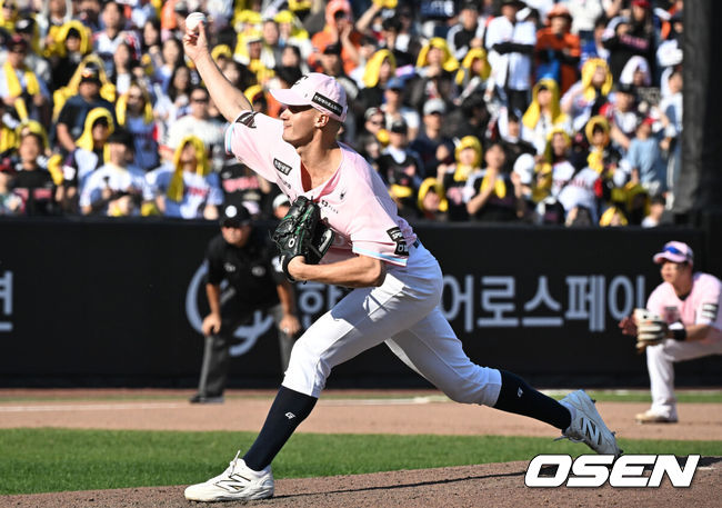 [OSEN=대전, 조은정 기자]9일 오후 대전 한화생명볼파크에서 2026 신한 SOL KBO리그 한화 이글스와 LG 트윈스의 경기가 열렸다.이날 한화는 왕옌청을 LG는 치리노스를 선발로 내세웠다.8회초 1사 1,2루에 한화 쿠싱이 역투하고 있다. 2026.05.09 /cej@osen.co.kr