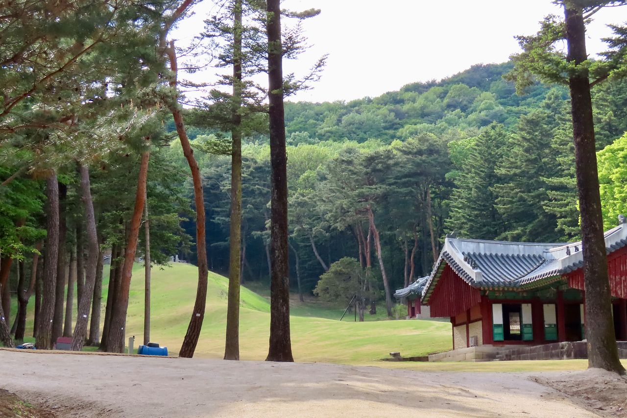 경기도 파주시 광탄면에 자리잡은 영조의 생모 숙빈 최씨의 묘 소령원. 우리나라에서 최초로 산도(山圖) 연구가 이뤄진 곳이다. 김홍준 기자