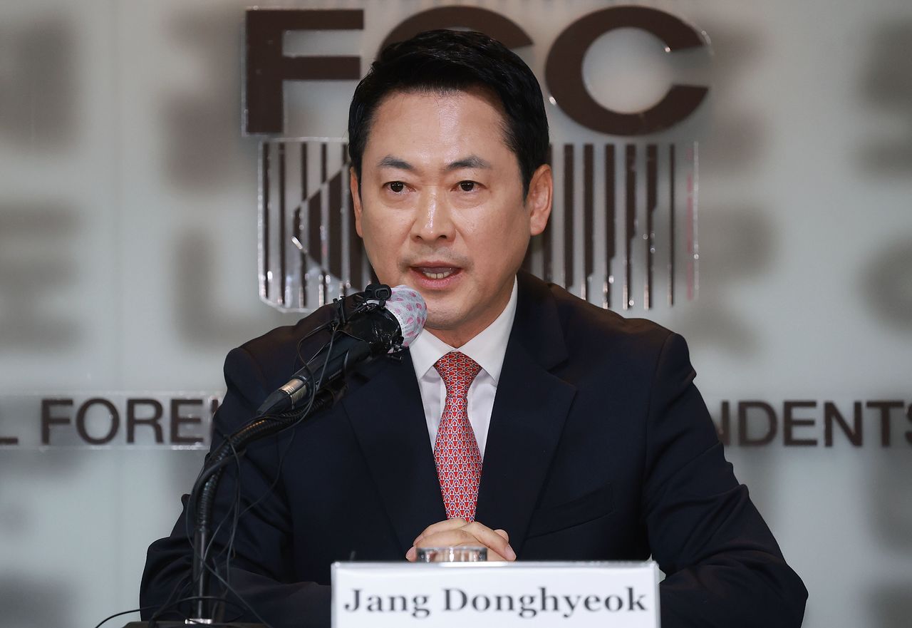 장동혁 국민의힘 대표가 8일 오후 서울 중구 프레스센터에서 열린 서울외신기자클럽 초청 간담회에서 모두발언을 하고 있다. 뉴스1