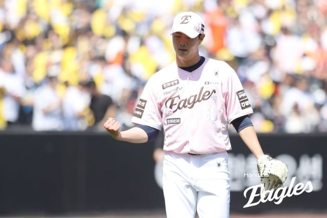 한화 이글스 박준영은 10일 대전 한화생명 볼파크에서 열린 2026 신한 SOL KBO리그 LG 트윈스와의 홈경기에서 선발로 1군 데뷔, 5이닝 3피안타 3사사구 2탈삼진 무실점으로 호투했다. 한화 이글스 제공