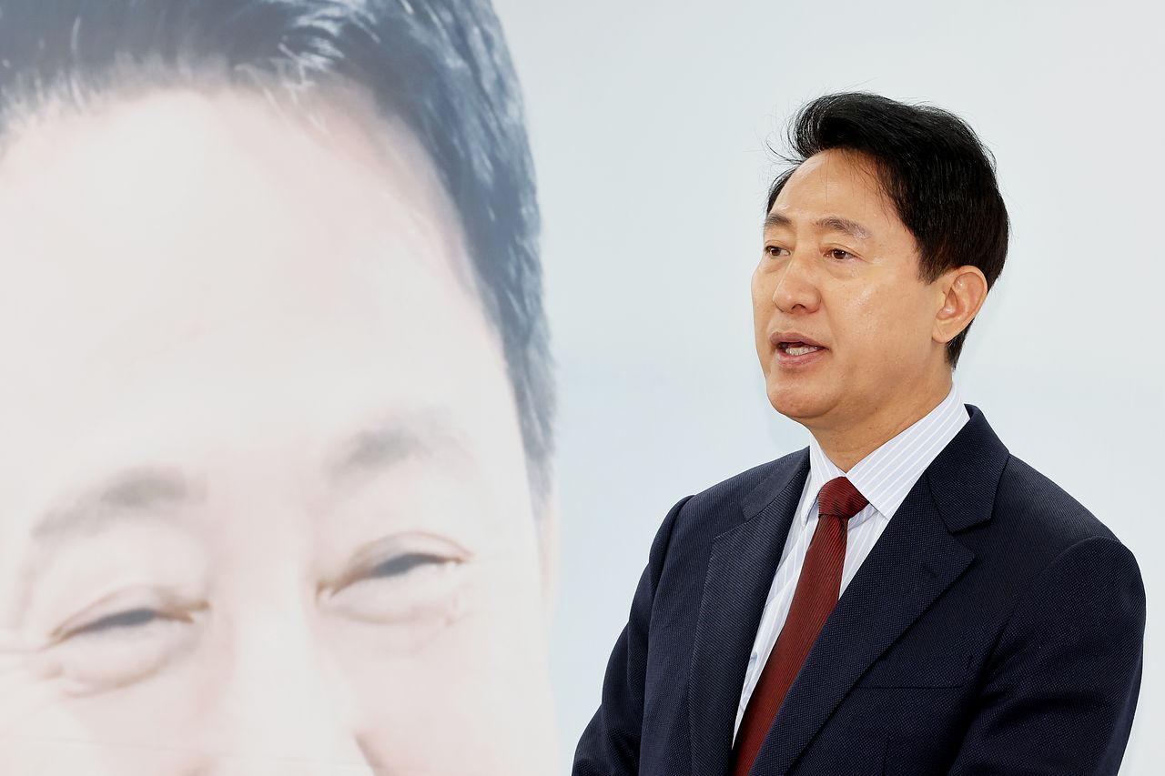 오세훈 국민의힘 서울시장 후보가 10일 오전 서울 종로구 선거사무소에서 진행된 ‘서울 교통 대전환’ 공약 발표 기자회견에서 교통분야 공약을 설명하고 있다. 뉴스1