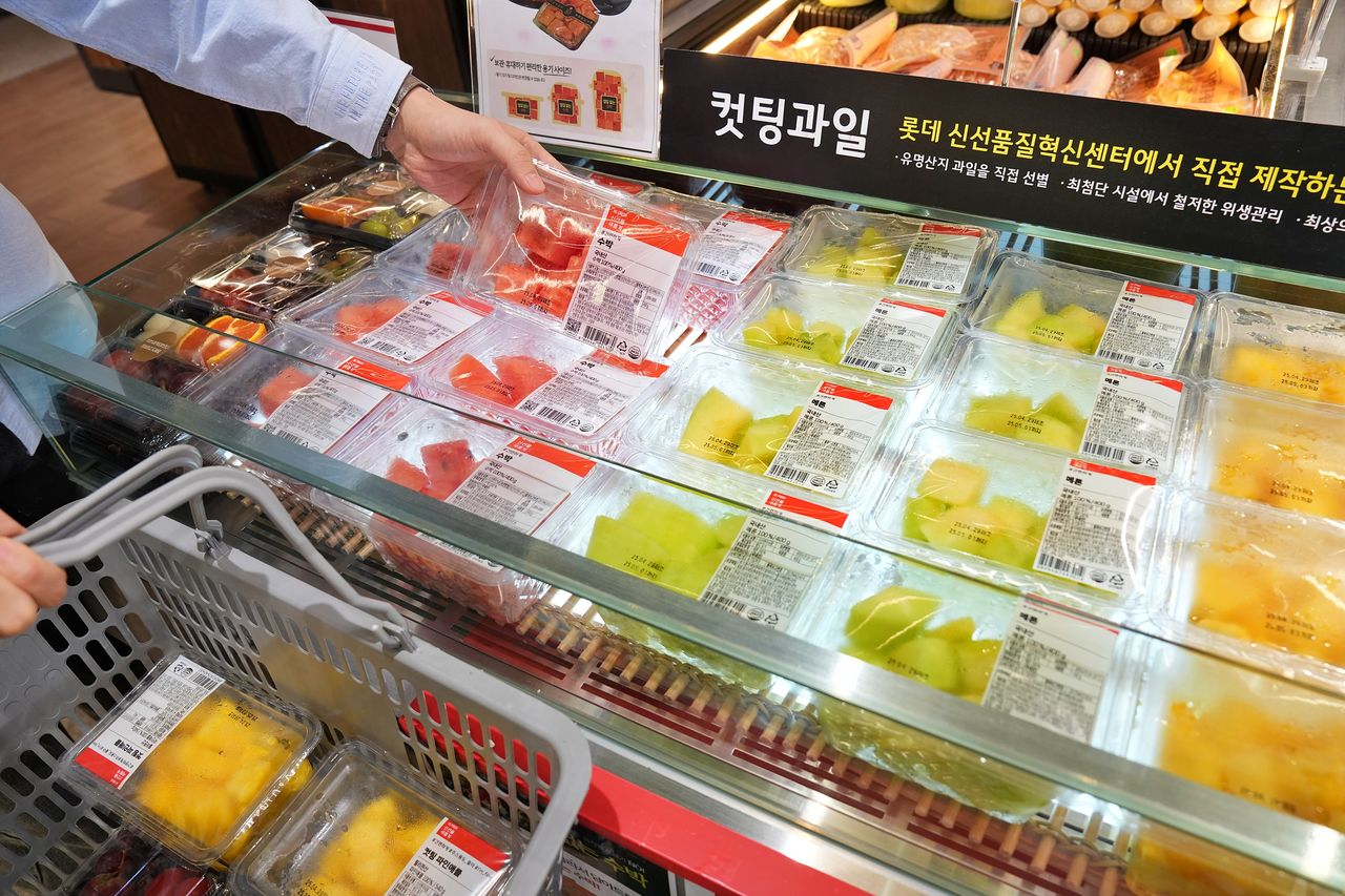 롯데수퍼의 조각 과일 판매 코너. 사진 롯데수퍼 