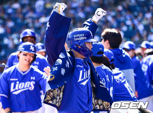 [OSEN=창원, 조은정 기자]10일 창원NC파크에서 2026 신한 SOL KBO 리그 NC 다이노스와 삼성 라이온즈의 경기가 열렸다.  5회초 1사 만루에서 삼성 류지혁이 만루 홈런을 날린 뒤 기뻐하고 있다. 2026.05.10 /cej@osen.co.kr