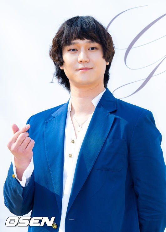 [OSEN=민경훈 기자] 20일 오후 서울 종로구 운현궁에서 미스지콜렉션 24 F/W  포토월 행사가 열렸다.배우 고경표가 입장하며 포즈를 취하고 있다. 2024.03.20 / rumi@osen.co.kr