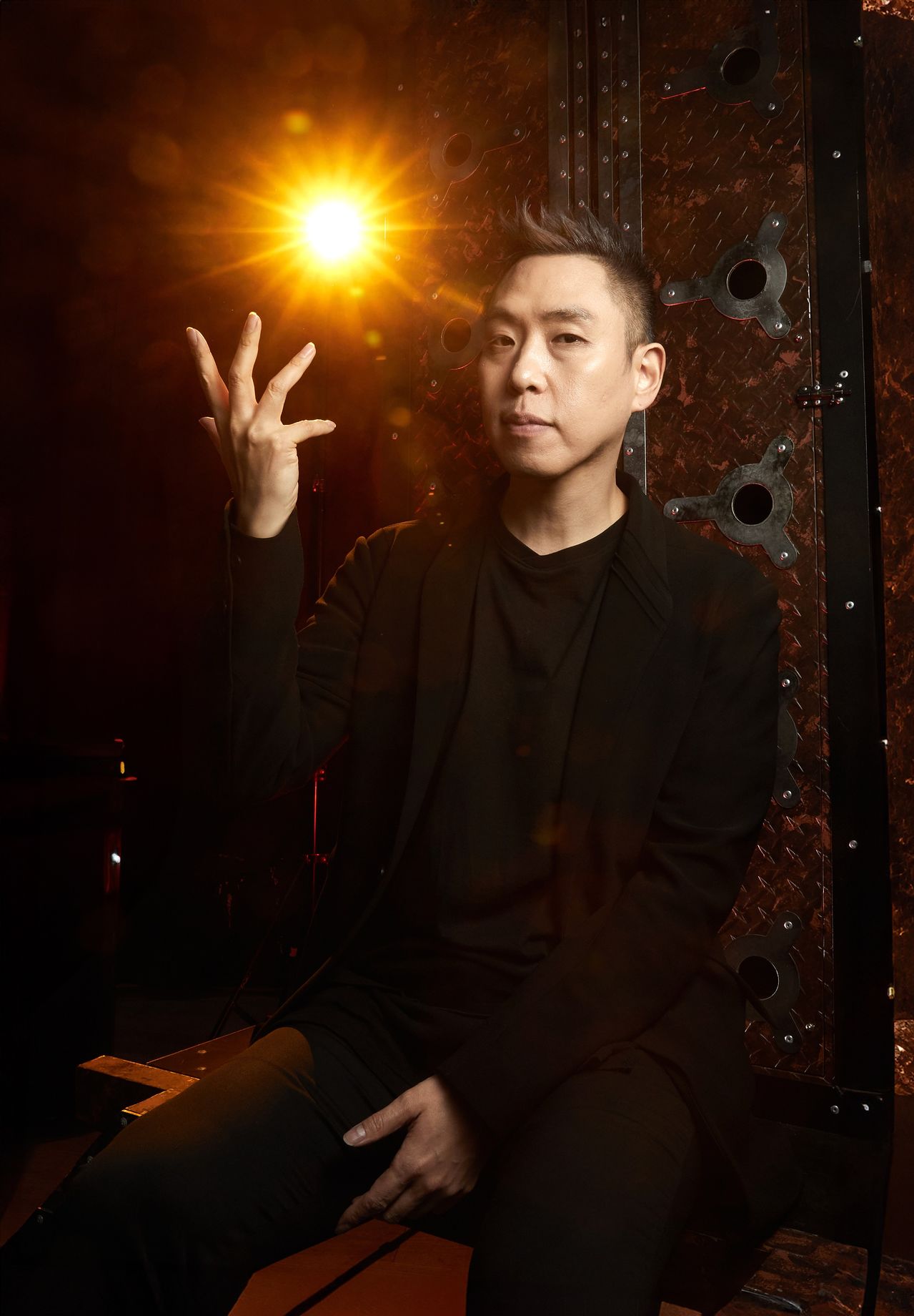 마술의 대중화에 앞장서는 일루셔니스트 이은결은 마술이라는 언어로 현실을 이야기한다.