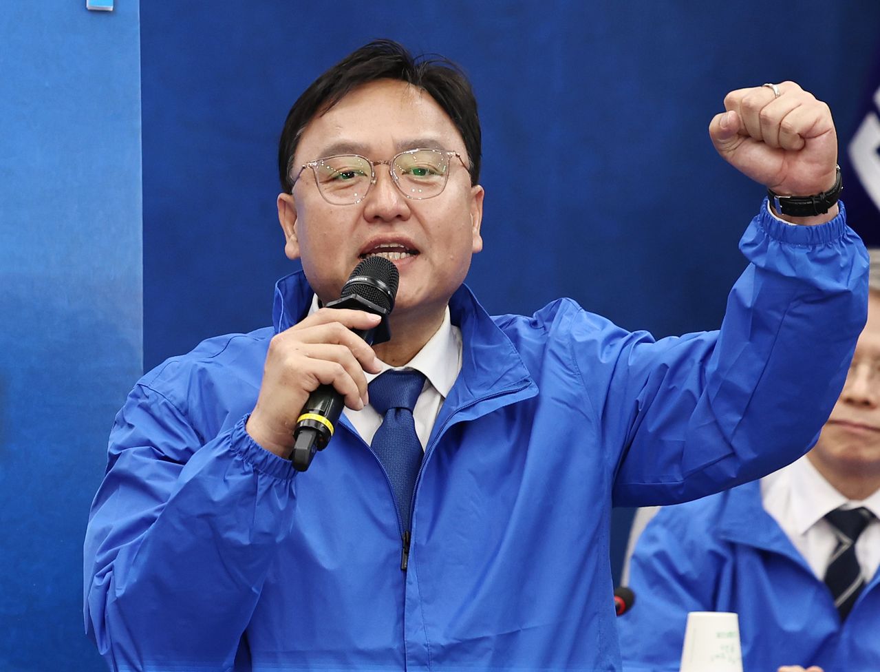 조상호 더불어민주당 세종시장 후보가 23일 서울 여의도 국회에서 열린 6·3 지방선거 광역단체장 후보 연석회의에서 각오를 밝히고 있다. 뉴스1