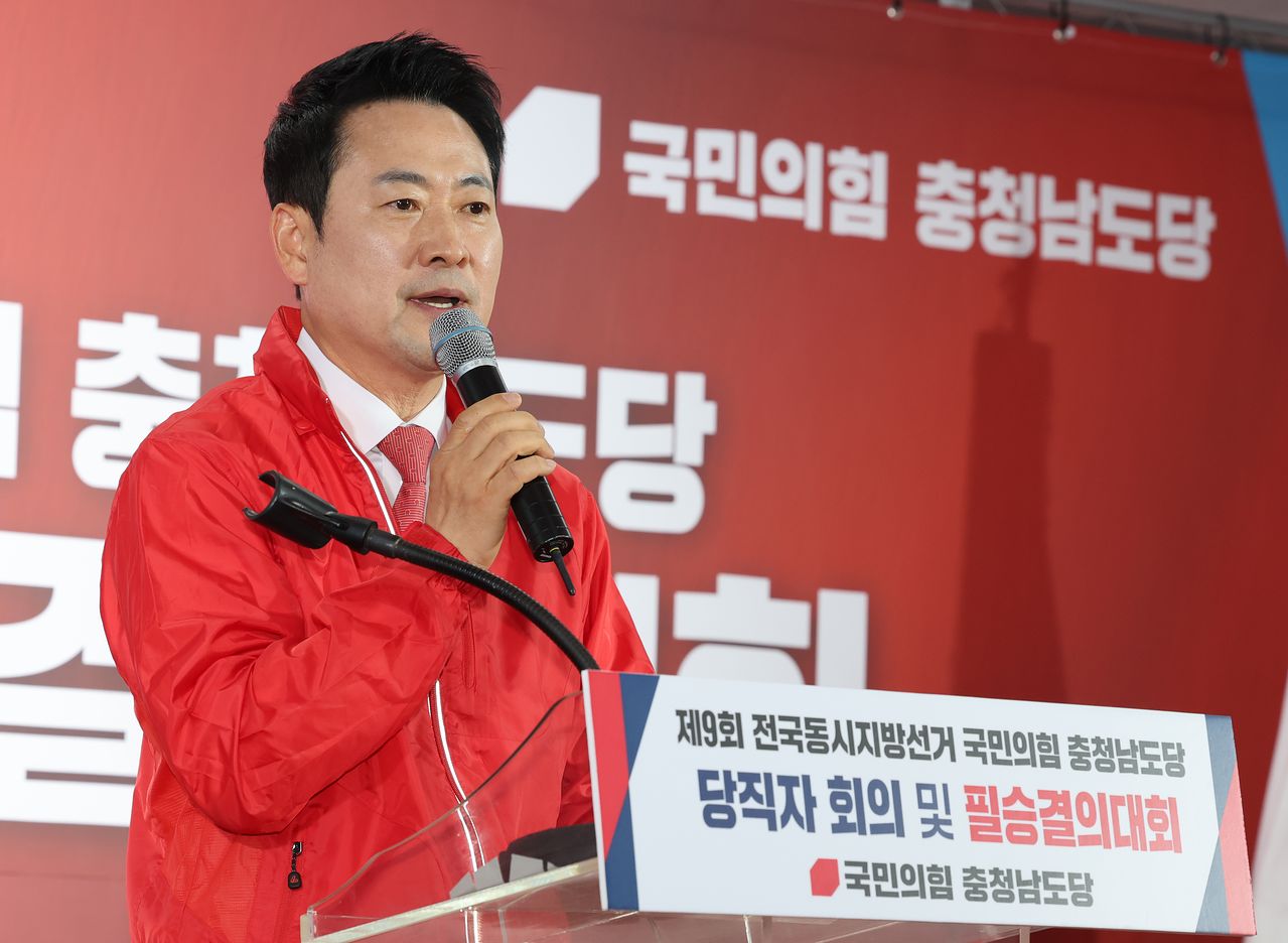 장동혁 국민의힘 대표가 12일 충남 천안 김태흠 충남지사 후보 선거사무소에서 열린 제9회 전국동시지방선거 국민의힘 충남도당 당직자 회의 및 필승결의대회에서 격려사를 하고 있다. 뉴스1