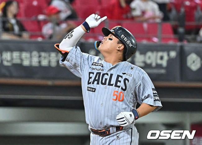 [OSEN=광주, 이석우 기자] 6일 광주-기아 챔피언스필드에서 2026 신한 SOL KBO 리그 KIA 타이거즈와 한화 이글스의 경기가 열렸다. 홈팀 KIA는 올러가, 방문팀 한화는 류현진이 선발 출전했다.한화 이글스 강백호가 9회초 2사 우월 솔로 홈런을 치고 세리머니를 하고 있다. 2026.05.06 / foto0307@osen.co.kr