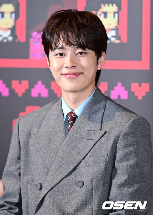 [OSEN=최규한 기자] 29일 오후 서울 용산CGV에서 영화 '교생실습'(감독 김민하) 시사회 및 기자간담회가 열렸다.영화 '교생실습'은 수능 귀신에 맞서 죽음의 모의고사를 치르게 된 열혈 MZ 교생 은경(한선화 분)과 흑마술 동아리 소녀들의 하이스쿨 '호러블리(호러+러블리)' 코미디 영화다.배우 유선호가 취재진의 질문에 답한 뒤 미소짓고 있다. 2026.04.29 / dreamer@osen.co.kr