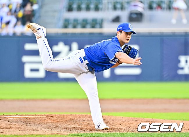 [OSEN=잠실, 박준형 기자] 12일 오후 서울 잠실구장에서 2026 신한 SOL KBO리그 LG 트윈스와 삼성 라이온즈의 진행됐다.이날 LG는 임찬규를, 삼성은 최원태를 선발투수로 내세웠다.1회말 삼성 선발투수 최원태가 역투하고 있다.    2026.05.12 / soul1014@osen.co.kr