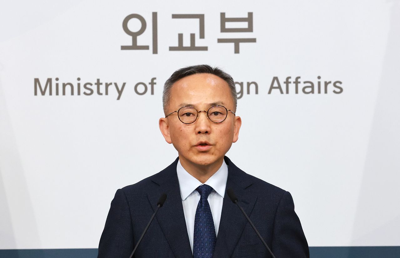 박일 외교부 대변인이 10일 서울 종로구 외교부 청사에서 호르무즈 해협에서 발생한 한국 선박 HMM 나무호 폭발 및 화재 사고의 원인 규명을 위한 조사단 조사 결과를 발표하고 있다. 뉴스1