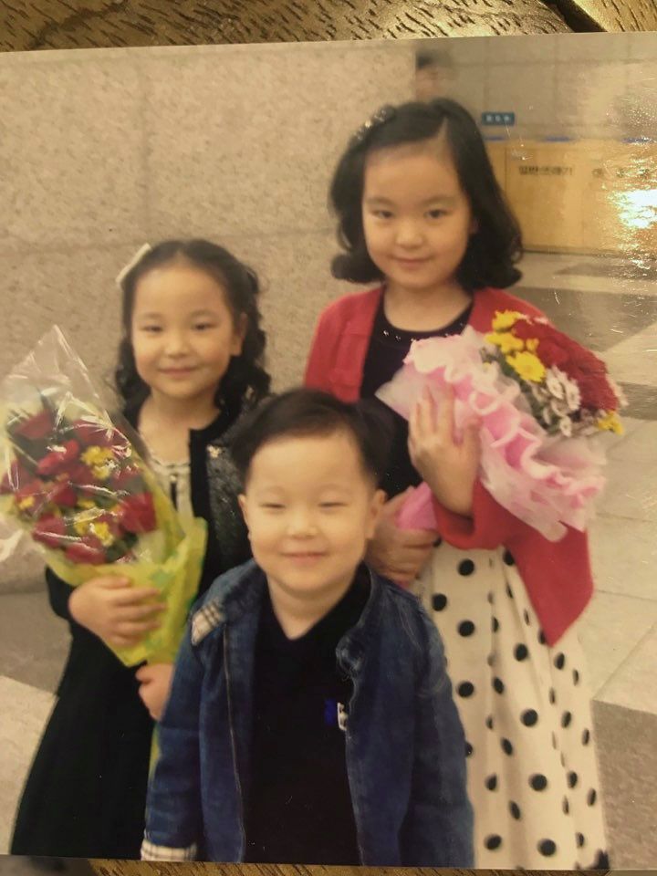 삼 남매의 초등학교 시절. 왼쪽부터 둘째 이시헌씨, 막내 이웅주씨, 첫째 이정헌씨. 사진 양소영 변호사