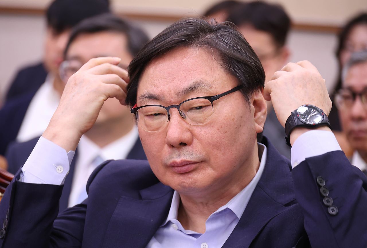 이화영 전 경기도 평화부지사가 지난달 14일 국회 윤석열정권정치검찰조작기소의혹사건진상규명국정조사특별위원회에서 열린 쌍방울 대북송금 조작기소 의혹 사건 청문회에 증인으로 출석해있다. 임현동 기자