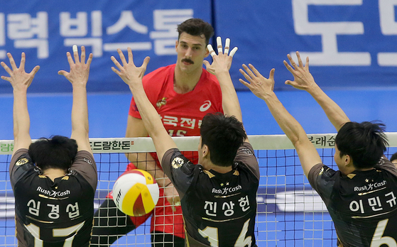 한국전력 시절 러셀. 사진 한국전력