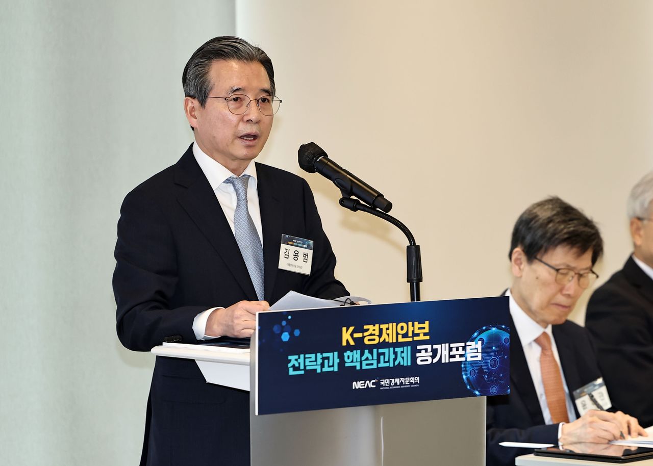 김용범 대통령비서실 정책실장이 지난 3월 25일 서울 종로구 센트로폴리스에서 열린 K-경제안보 전략과 핵심과제 공개포럼에서 축사를 하고 있다. 연합뉴스