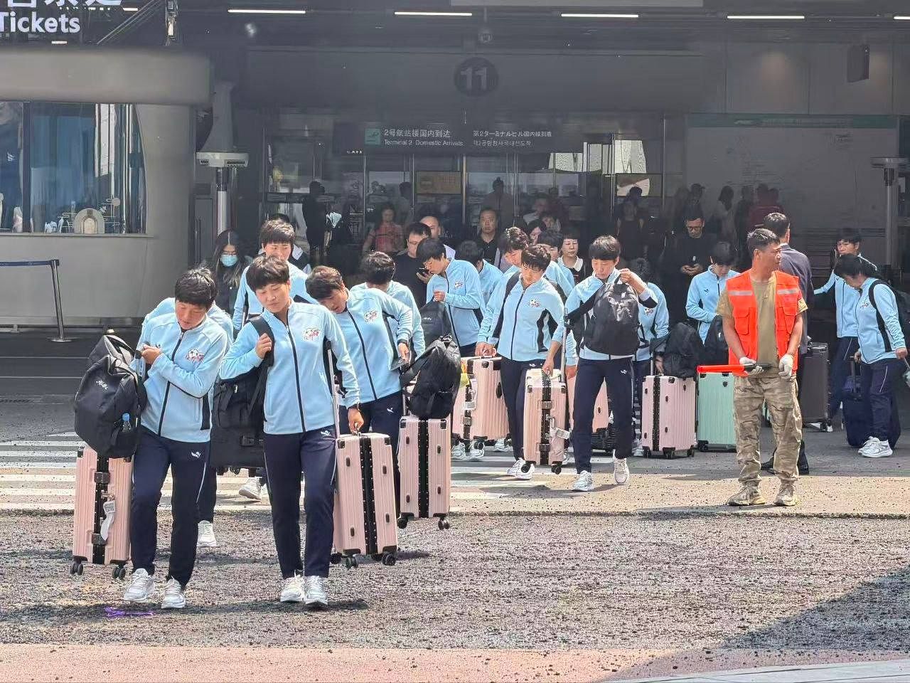 수원에서 수원FC 위민과 맞붙는 북한 내고향여자축구단이 12일 경유 훈련지인 중국 베이징에 도착했다고 남북체육교류협회가 밝혔다. 사진 남북체육교류협회 