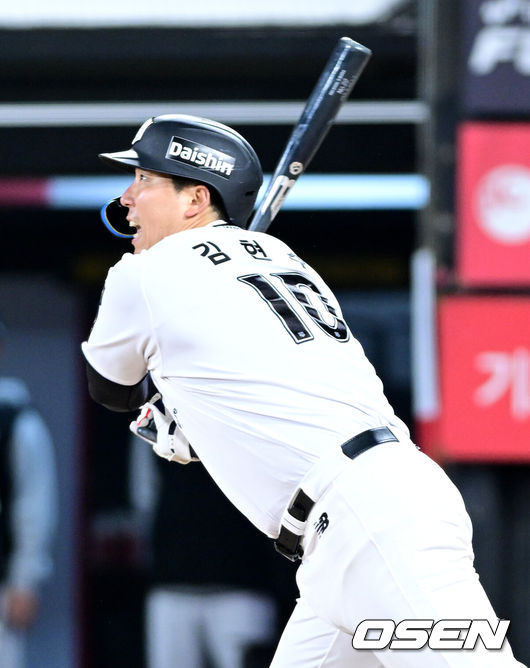 KT 위즈, SSG에 18-4 대승 거두며 단독 선두 굳건히 지켜 — image 6