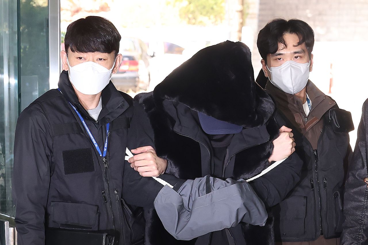 한국으로 관광 온 일본인 모녀를 덮쳐 어머니를 숨지게 한 30대 남성 음주운전자가 지난해 11월 5일 A씨가 영장실질심사를 받기위해 서울중앙지법으로 출석하고 있다. 장진영 기자