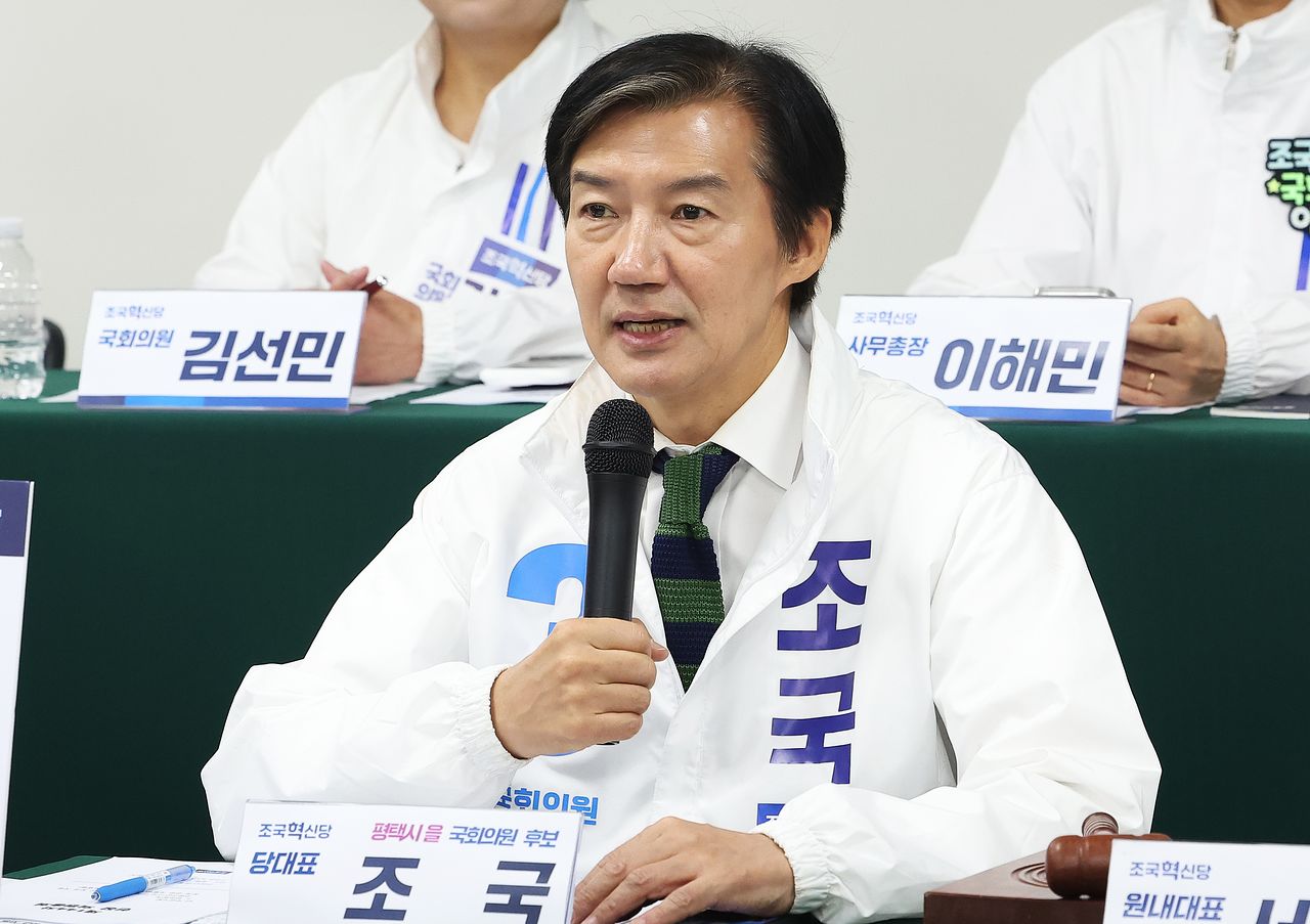 10일 경기도 평택시 고덕STV지식산업센터에서 열린 조국혁신당 현장 의원총회에서 조국 대표가 발언하고 있다. 연합뉴스 