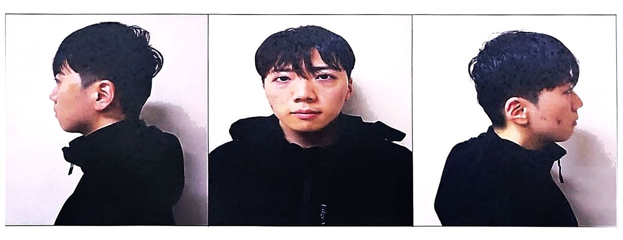 14일 광주경찰청은 광주 광산구 도심 거리에서 일면식 없는 여고생을 살해하고 남고생에게도 흉기를 휘두른 혐의(살인·살인미수 등)를 받는 장윤기(23·구속)의 머그샷(mug shot·범죄자 인상착의 기록사진), 이름, 나이를 공개했다.   사진 광주경찰청