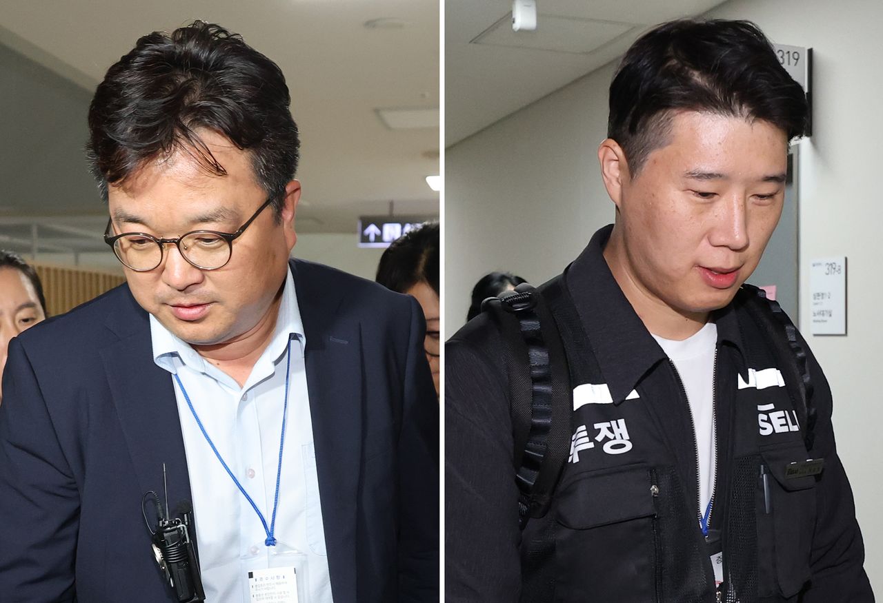 삼성전자 대표교섭위원인 김형로 부사장(왼쪽 사진)과 최승호 초기업노조 삼성전자지부 위원장(오른쪽 사진)이 13일 새벽 세종시 정부세종청사 중앙노동위원회에서 2026년 임금협약 체결을 위한 2차 사후조정이 결렬된 후 협상장을 각각 떠나고 있다. 연합뉴스