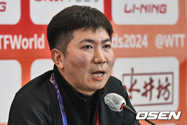 [OSEN=부산, 이석우 기자] 15일 부산 해운대구 벡스코에서 BNK부산은행 2024 부산세계탁구선수권대회 기자회견이 열렸다. 유승민 조직위공동위원장 및 ITTF 집행위원 및 IOC 위원이 기자들의 질문에 답하고 있다. 2024.02.15 / foto0307@osen.co.kr