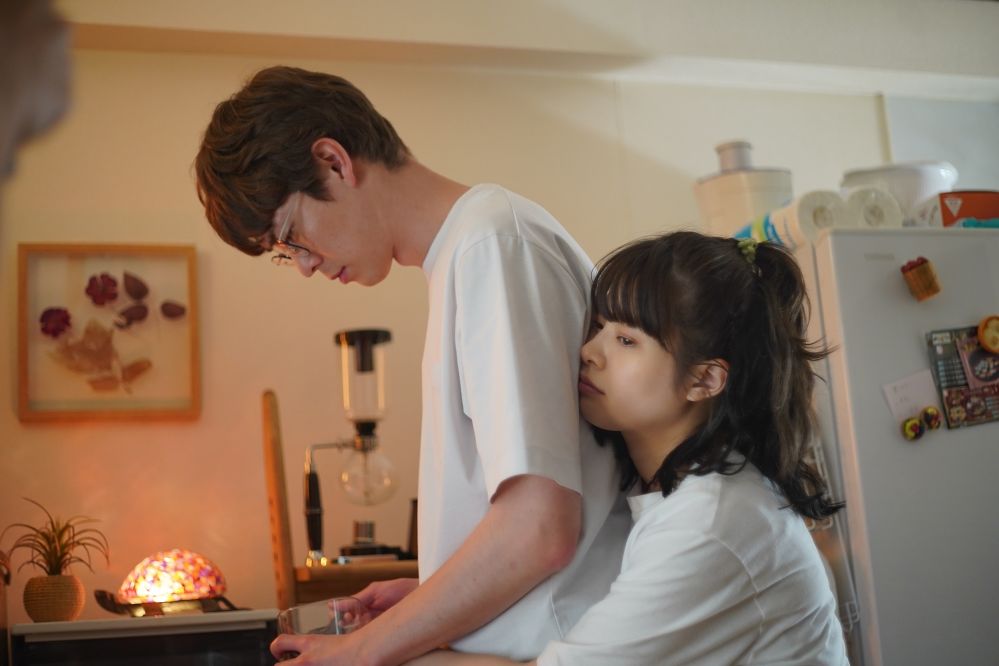 영화 '사토상과 사토상'은 성이 같은 두 주인공 사치(키시이 유키노, 오른쪽)와 타모츠(미야자와 히오)가 연애하고 결혼하면서 겪는 갈등과 균열을 그렸다. 사진 엣나인필름