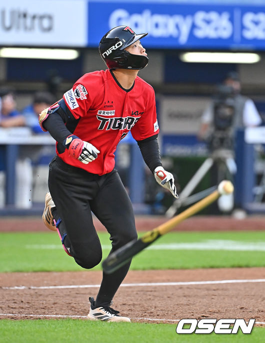 [OSEN=대구, 이석우 기자] 16일 대구삼성라이온즈파크에서 2026 신한 SOL KBO 리그 삼성 라이온즈와 KIA 타이거즈의 경기가 열렸다. 홈팀 삼성은 오러클린이, 방문팀 KIA는 이의리가 선발 출전했다. KIA 타이거즈 박재현이 6회초 무사 1루 우중월 동점 2점 홈런을 치고 있다. 2026.05.16 / foto0307@osen.co.kr