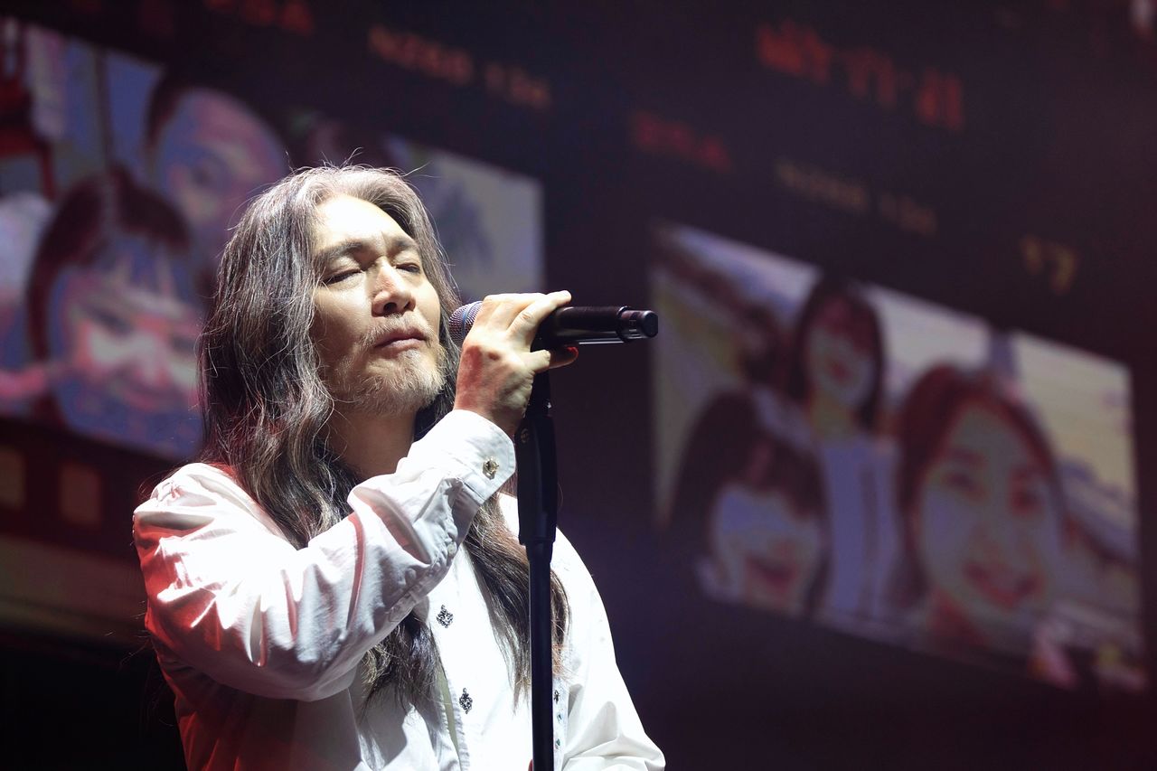 16일 서울 올림픽공원 올림픽홀에서 열린 임재범의 데뷔 40주년 콘서트 '나는 임재범이다' 앵콜 공연 모습. [사진 블루씨드엔터테인먼트]