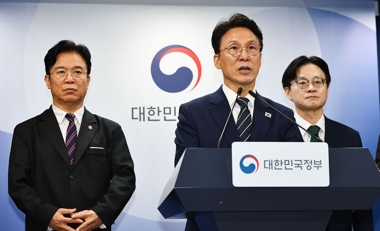 김민석 국무총리가 17일 정부서울청사에서 삼성전자 파업 관련 대국민 담화를 발표하고 있다. 김종호 기자