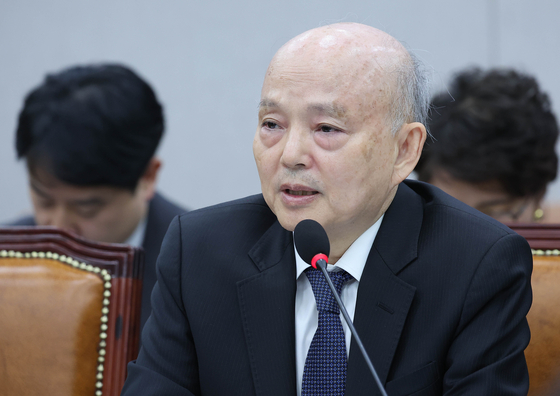 안창호 국가인권위원회 위원장이 지난해 11월 5일 국회 운영위원회에서 열린 국가인권위원회에 대한 국정감사에서 의원 질의에 답하고 있다. 임현동 기자