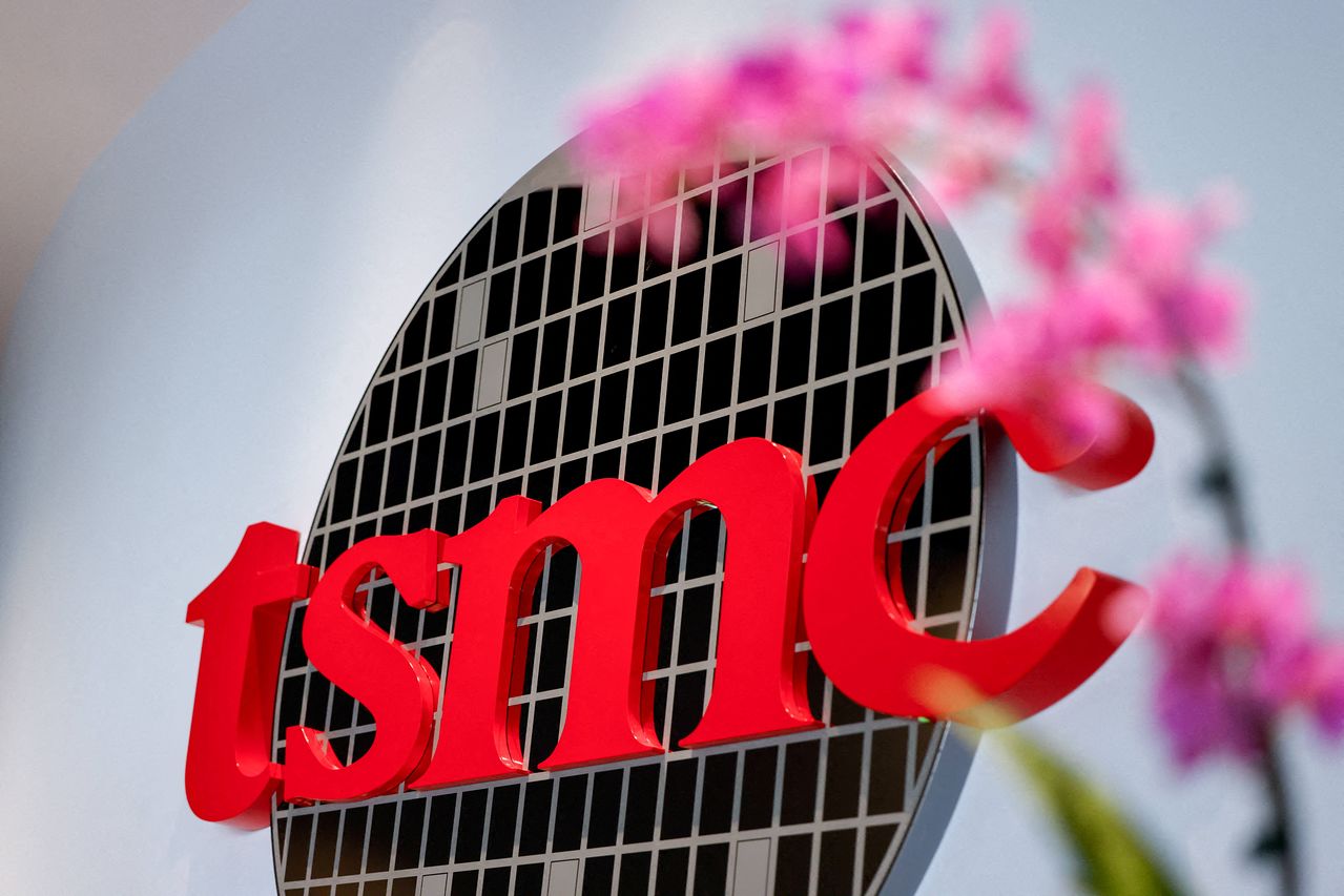 지난달 9일 대만 신주에 위치한 TSMC 혁신 박물관에 대만 반도체 제조 회사(TSMC)의 로고가 전시되어 있다.로이터=연합뉴스