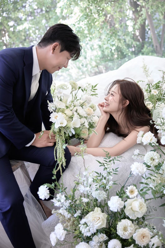 이정훈 웨딩사진 / KT 위즈 제공