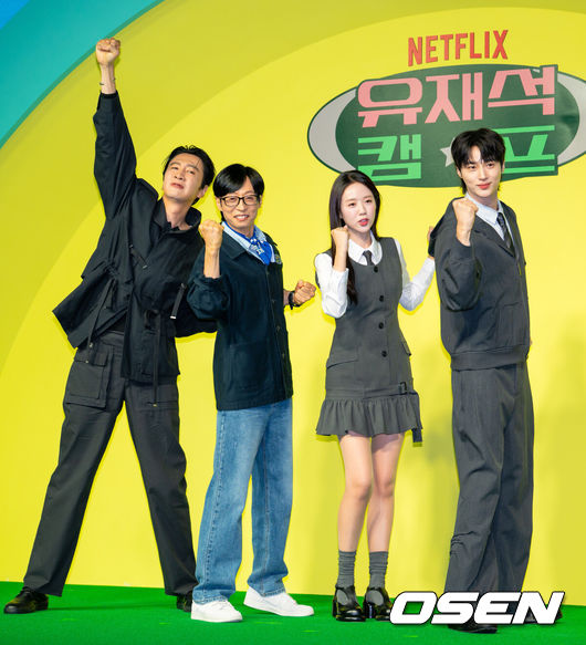 [OSEN=민경훈 기자] 19일 서울 종로구 JW 메리어트 동대문 스퀘어에서 넷플릭스 시리즈 '유재석 캠프' 제작발표회가 열렸다.오는 26일(화) 첫 공개되는 '유재석 캠프'는 초보 캠프장 유재석과 예측 불가 직원 이광수, 변우석, 지예은이 숙박객들과 떠들어 재끼고, 놀아 재끼고, 까불어 재끼며 일상 탈출을 완성하는 단체 캠프 예능이다.이광수, 유재석, 지예은, 변우석이 포즈를 취하고 있다.2026.05.19/ rumi@osen.co.kr