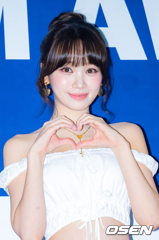 [OSEN=민경훈 기자] 21일 오후 서울 송파구 잠실실내체육관에서 '2025케이 월드 드림 어워즈'(2025 K WORLD DREAM AWARDS) 블루카펫 및 포토월 행사가 진행됐다.지난2017년 '제1회 소리바다 베스트 케이뮤직 어워즈'로 출발해 올해로9년째 이어지고 있는 이 시상식은 글로벌 시장에서 케이팝을 빛내고 있는 주역들과 셀럽들이 한자리에 모여 다채로운 볼거리를 제공한다.르세라핌(LE SSERAFIM) 김채원이 입장하며 포즈를 취하고 있다. 2025.08.21 /rumi@osen.co.kr